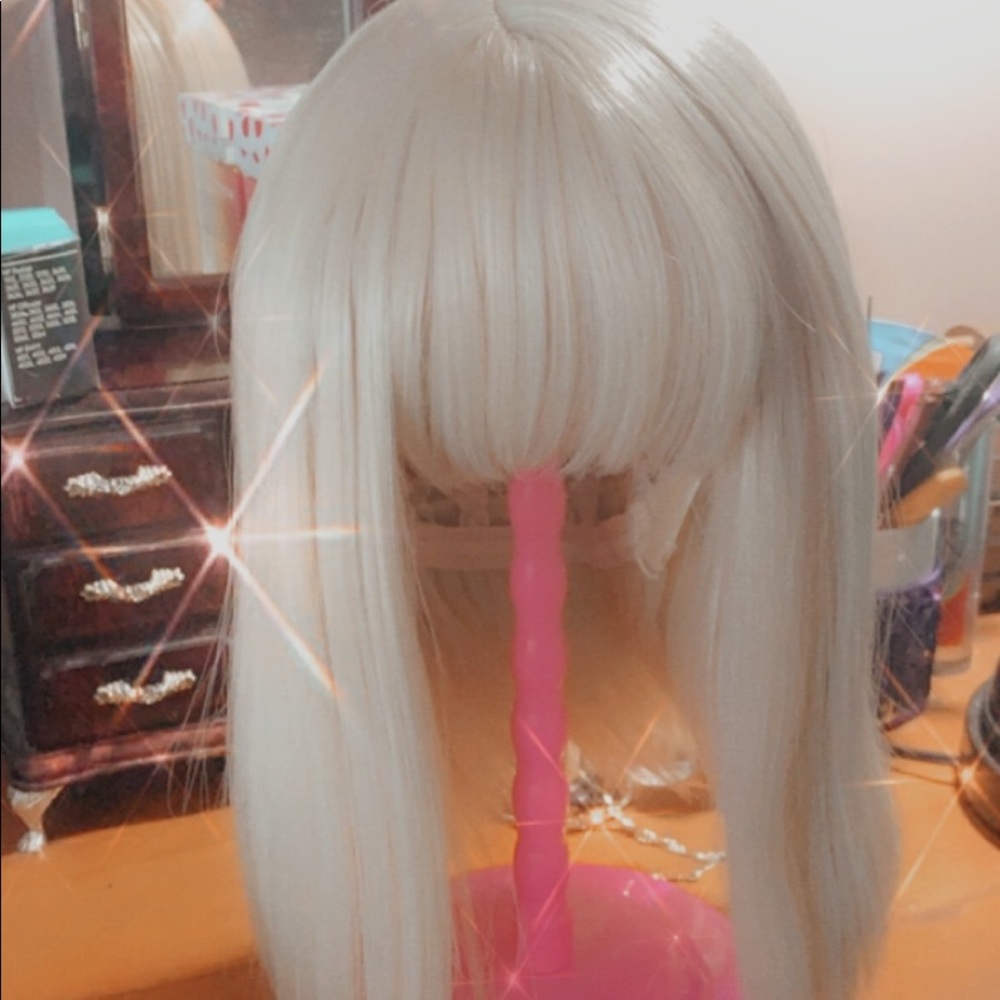 Blond Bombshell short bob wig